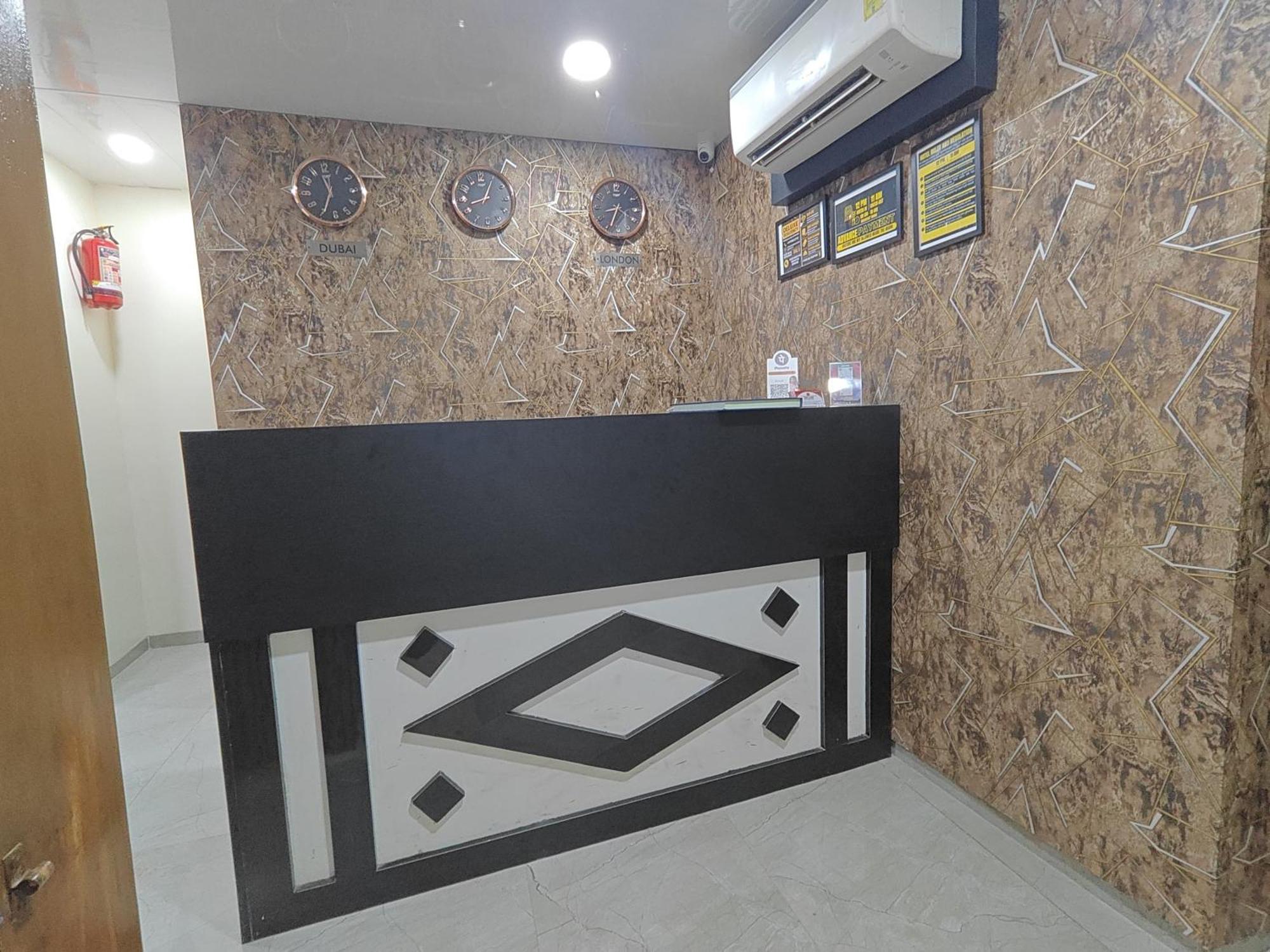 Deluxe Residency Nr- Mumbai International Airport — Photos 1